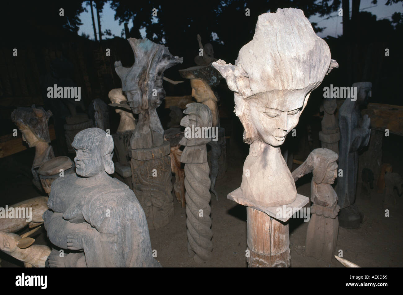 Wood carvings hi-res stock photography and images - Alamy