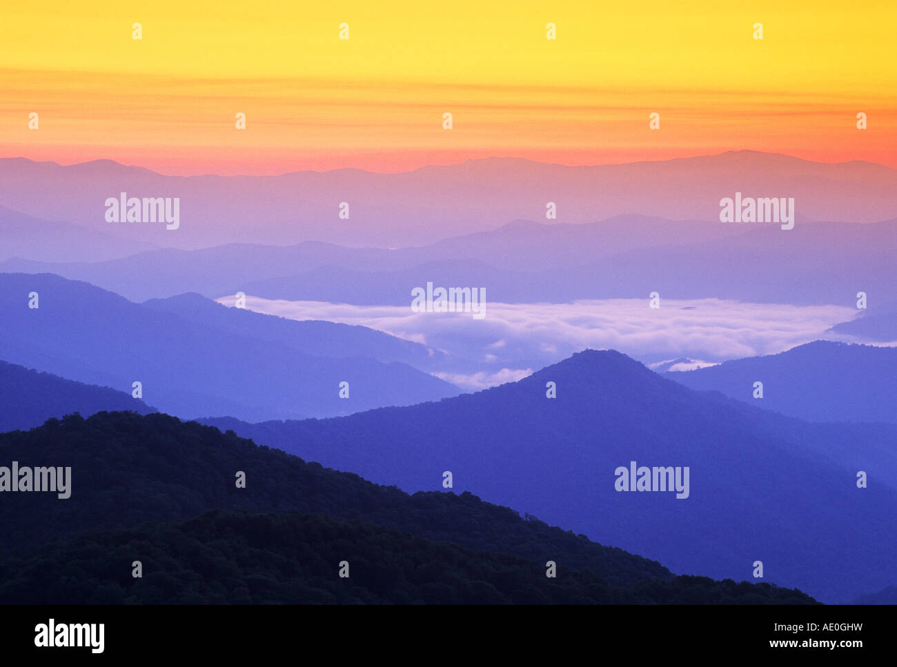 Sunrise over foggy mountain hi-res stock photography and images - Alamy