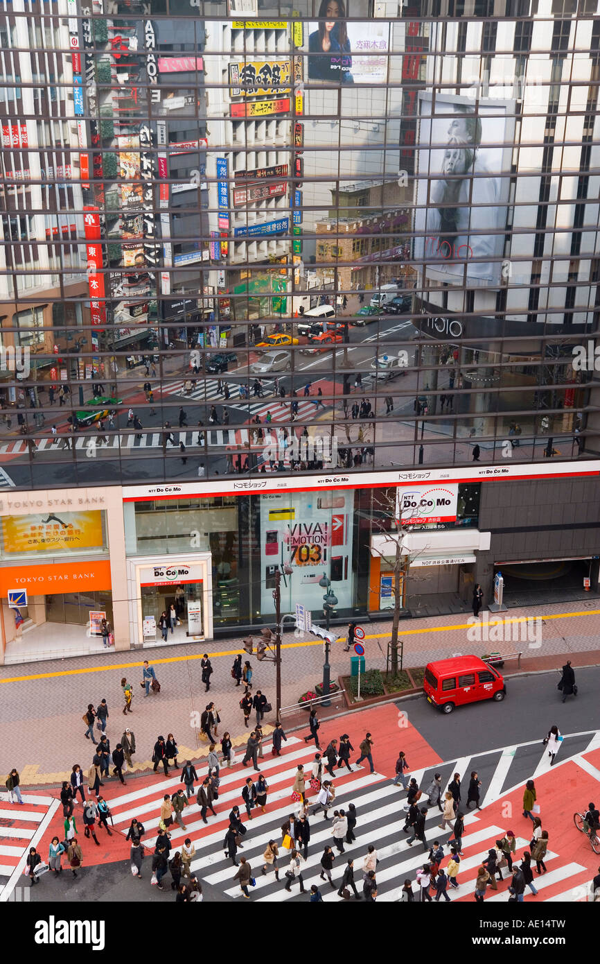 Asia Japan Honshu Tokyo Shibuya street scene reflections at a busy Shibuya intersection Stock Photo
