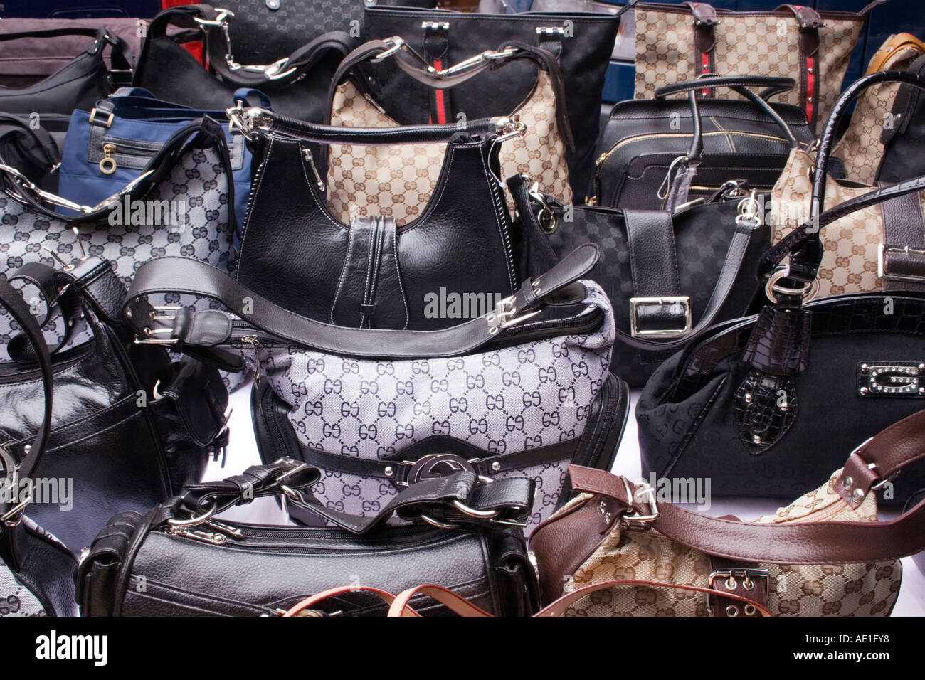 Leather bags purses handbags wallets on market stall Rome Italy Stock Photo  - Alamy