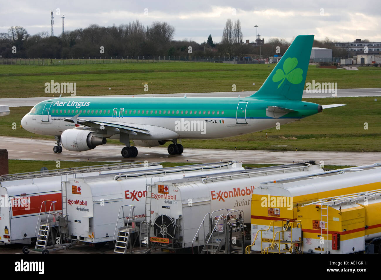 Aeroplane commercial passenger civil aviation Aer Lingus Airbus A320 at Birmingham airport Stock Photo