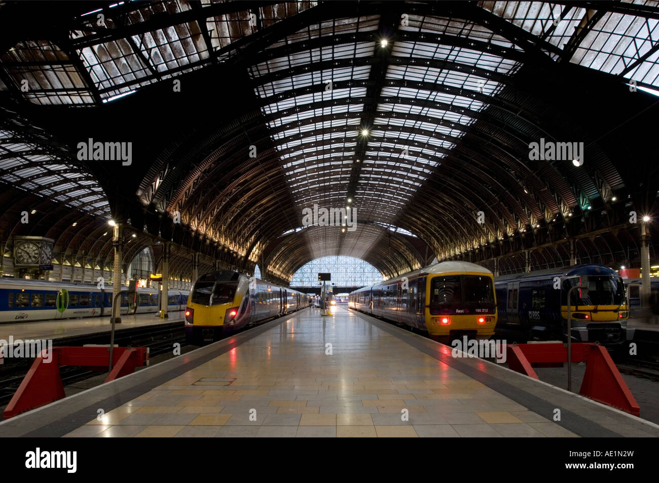 Paddington Railway Station London Stock Photo Alamy