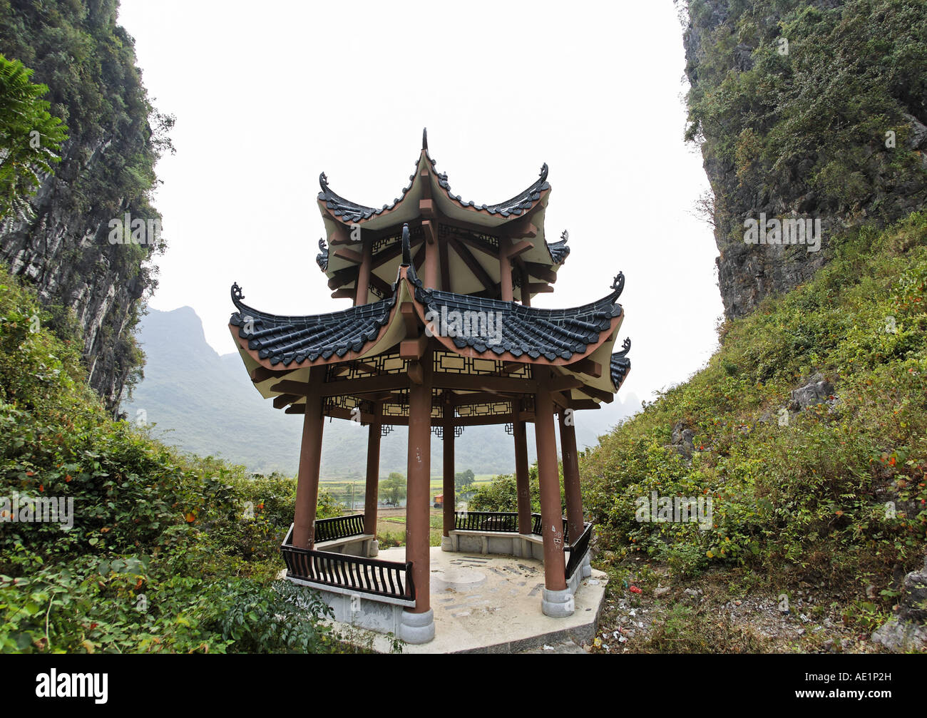 Pagoda between cliffs Yulang River valley Yangshuo Guanxi China Stock Photo