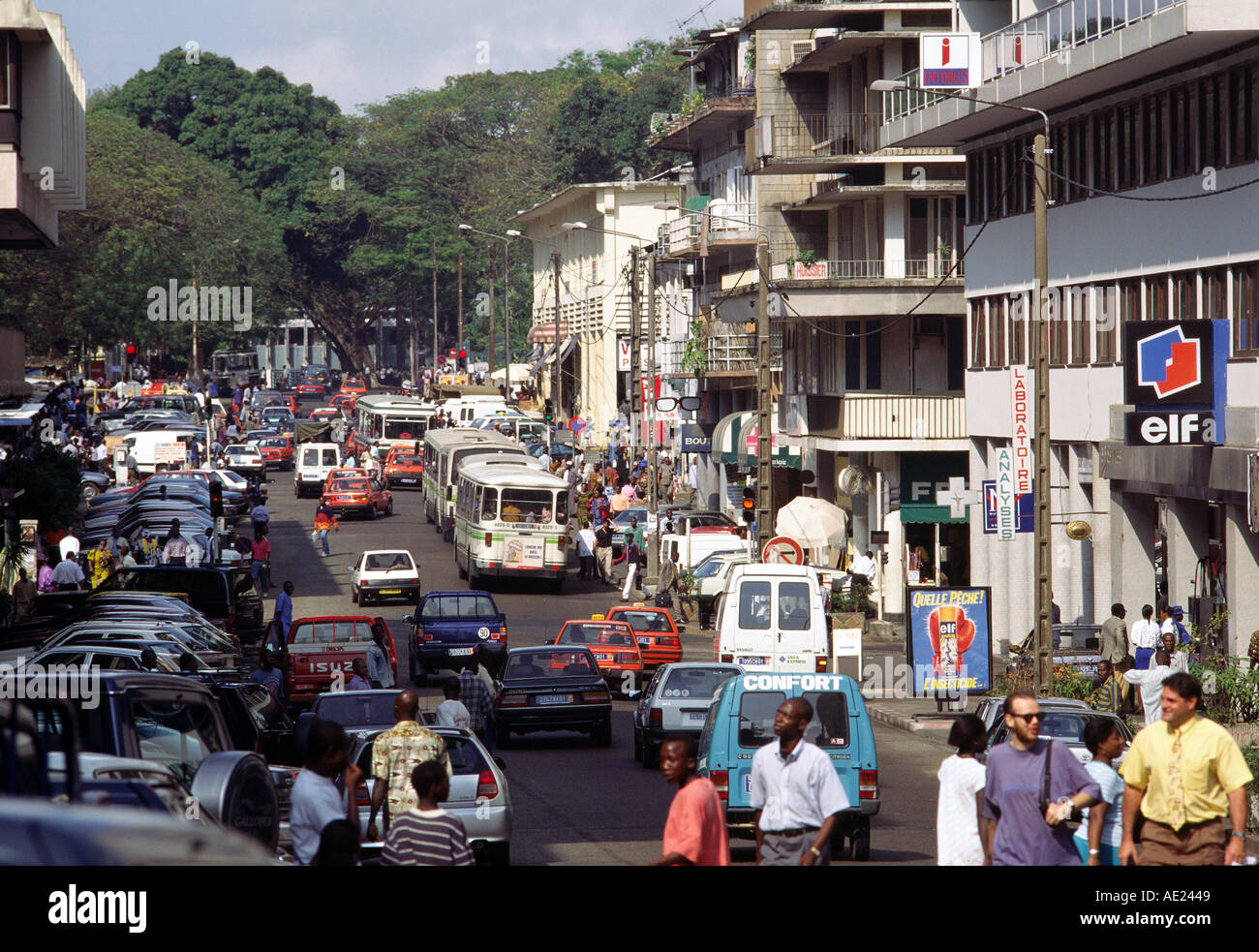 Obala Slonovače Busy-street-scene-abidjan-ivory-coast-AE2449