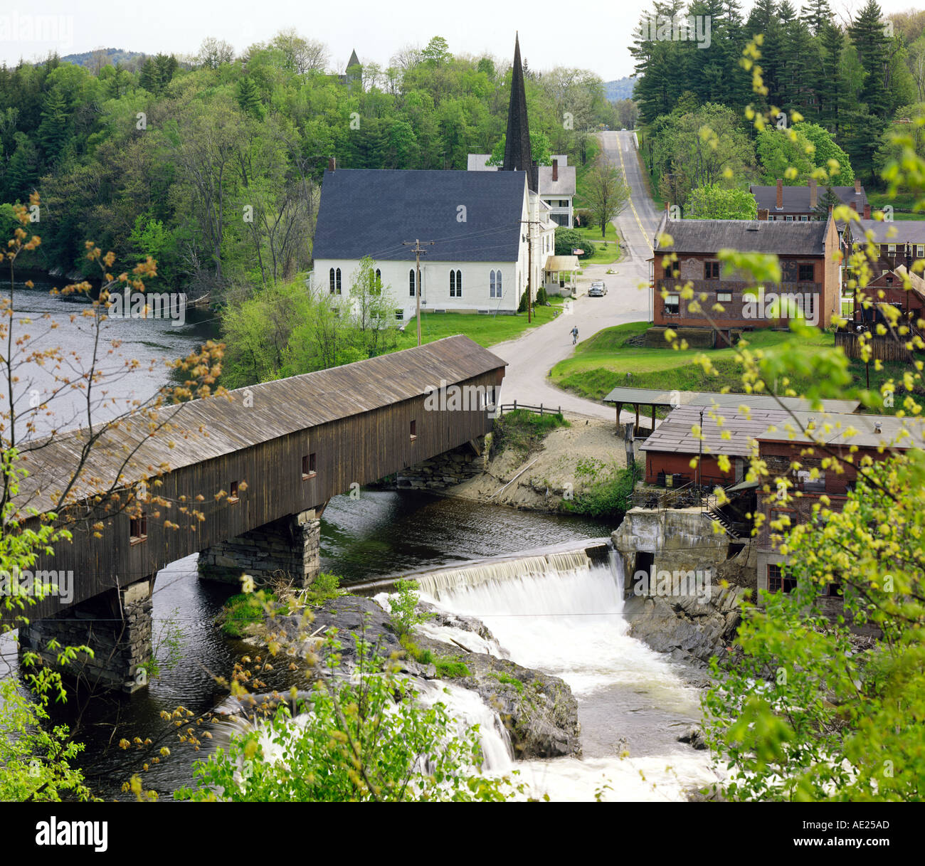 covered bridge in village of Bath New Hampshire USA Stock Photo Alamy