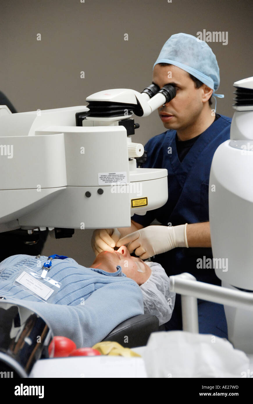 Центр коррекции глаз. Лазерная коррекция зрения. Лазерная операция на глаза. Лазерная коррекция ЗРН.