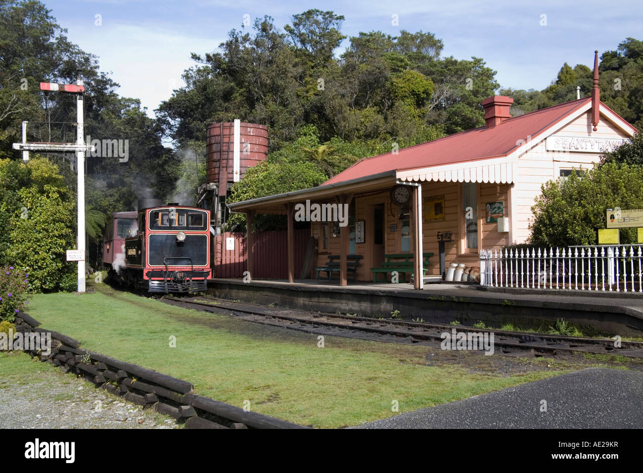 GREYMOUTH CENTRAL SOUTH ISLAND NEW ZEALAND May The steam train pulling into Shantytown Railway Station Stock Photo
