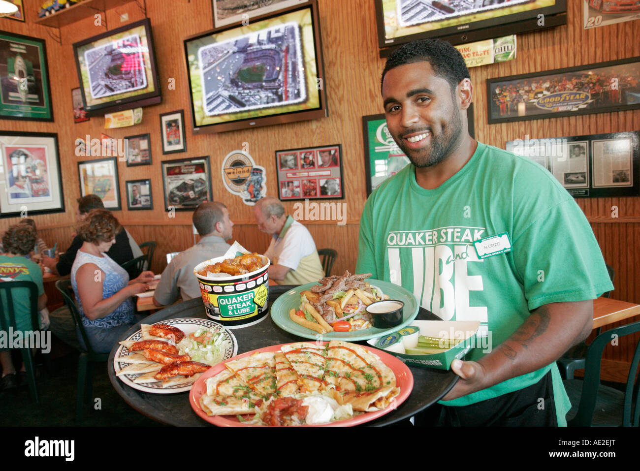 Indiana Portage,Quaker Steak & Lube,Best Wings USA,restaurant restaurants food dining cafe cafes,Black man men male,waiter waiters server employee wor Stock Photo