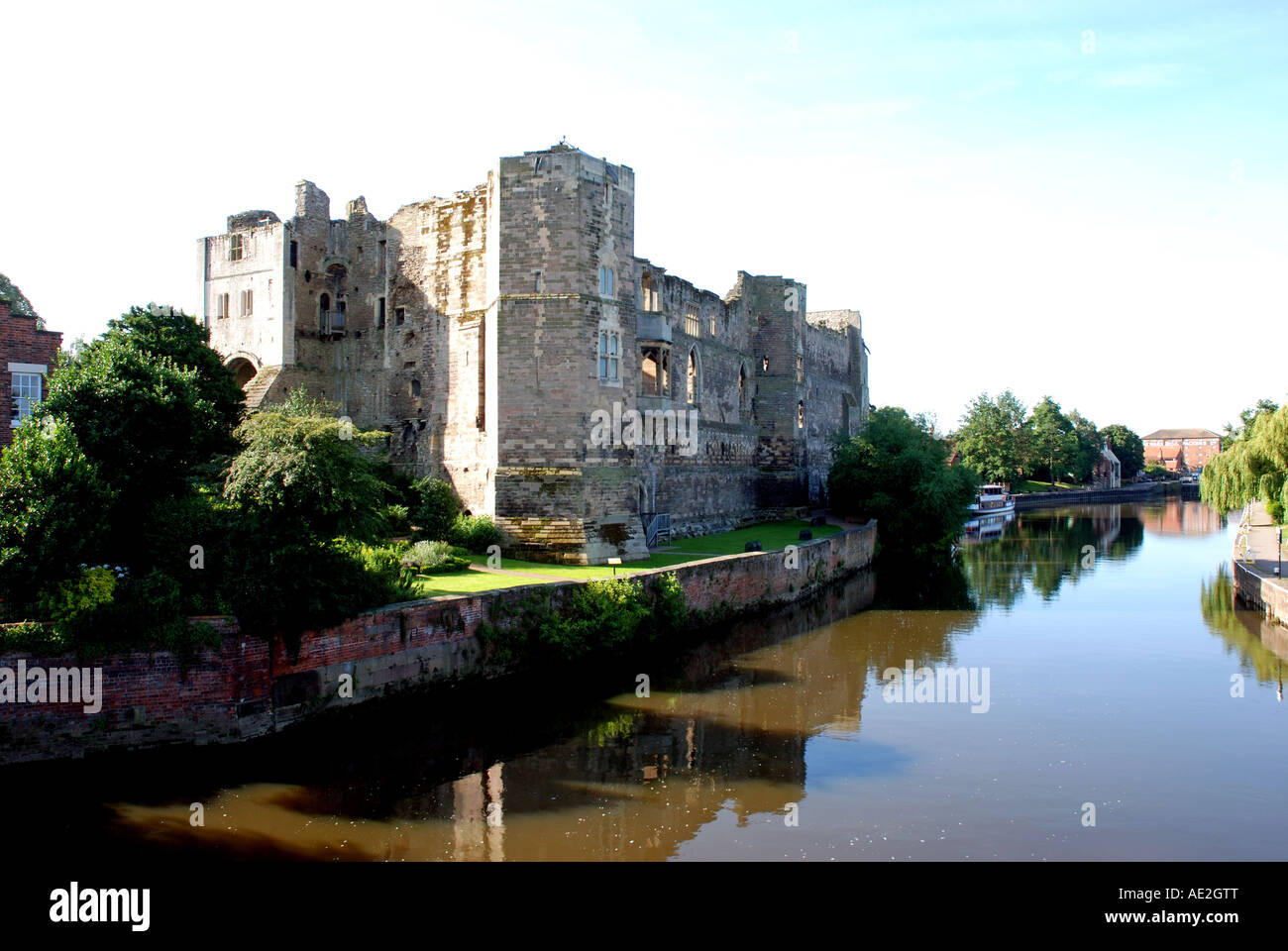 Newark Castle and River Trent, Newark on Trent, Nottinghamshire, England, UK Stock Photo