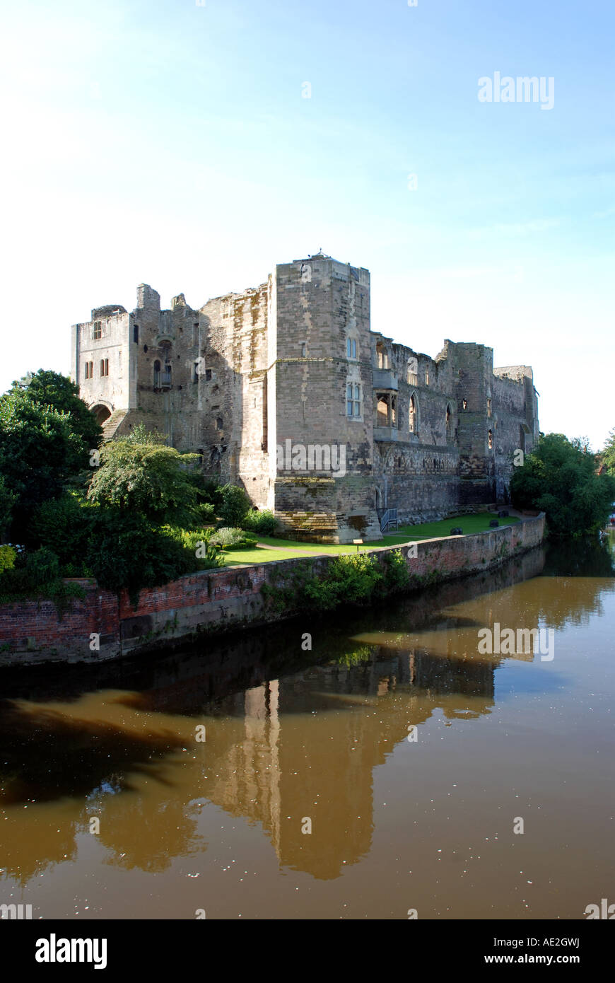 Newark Castle and River Trent, Newark on Trent, Nottinghamshire, England, UK Stock Photo