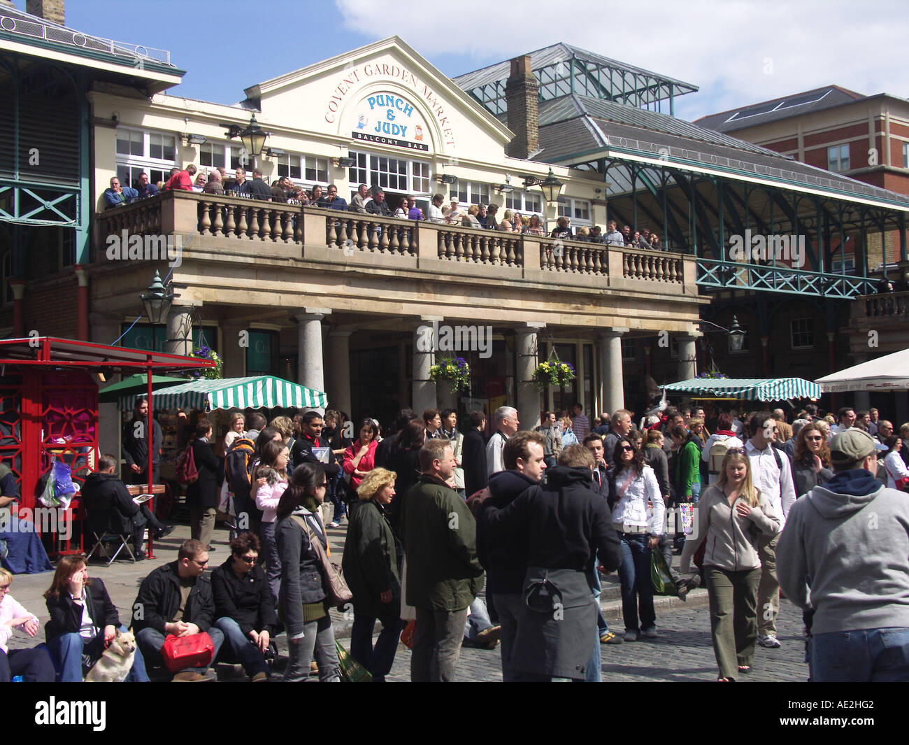 Covent Garden crowd and entertainers London England Stock Photo