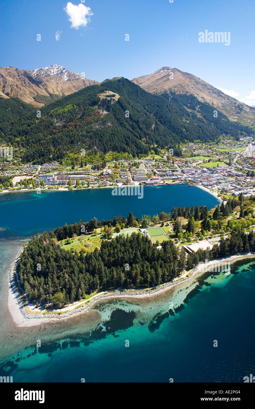 Lake in queenstown new zealand hi-res stock photography and images - Alamy
