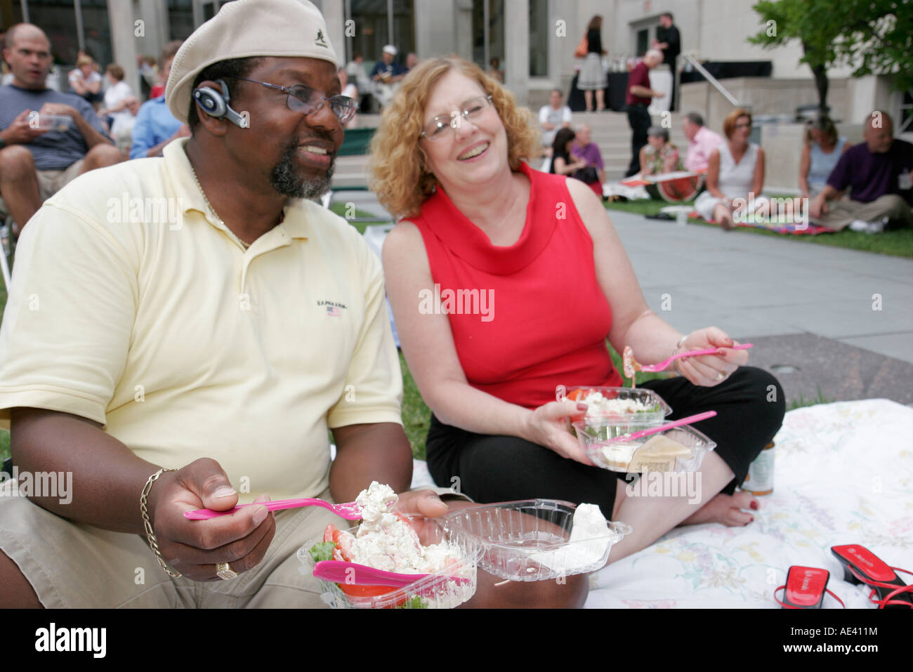 Cincinnati Ohio,Art Museum,Jazz Picnic in the Courtyard,couple,adult
