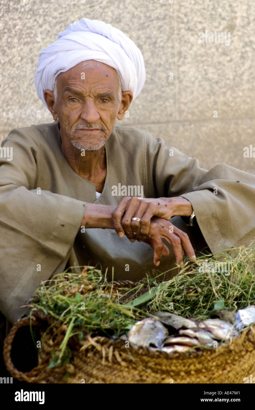 Egyptian market trader luxor egypt hi-res stock photography and images ...