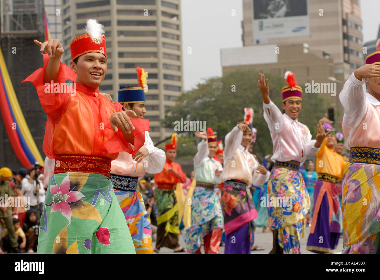 Malay Male Dancer In Traditional Dress Kuala Lumpur City Day Commemoration Merdeka Square Kuala Lumpur Malaysia Asia Stock Photo Alamy