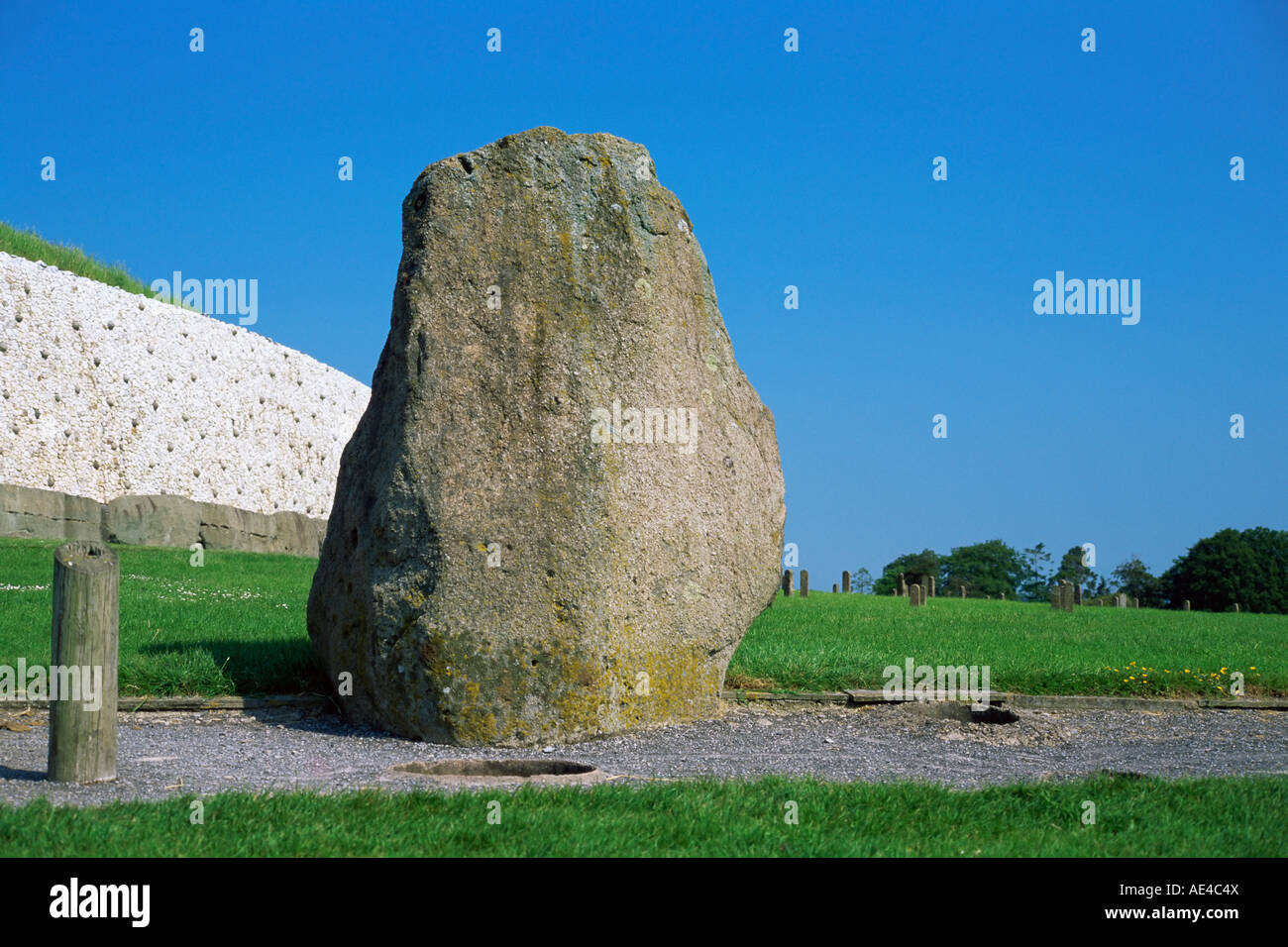 Standing stone, Newgrange, UNESCO World Heritage Site, County Meath, Leinster, Republic of Ireland (Eire), Europe Stock Photo