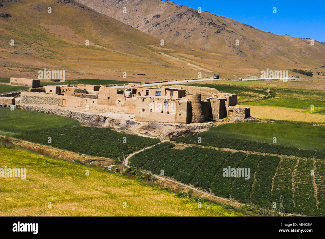 Farmhouse on the southern route between Kabul and Bamiyan, Afghanistan, Asia Stock Photo