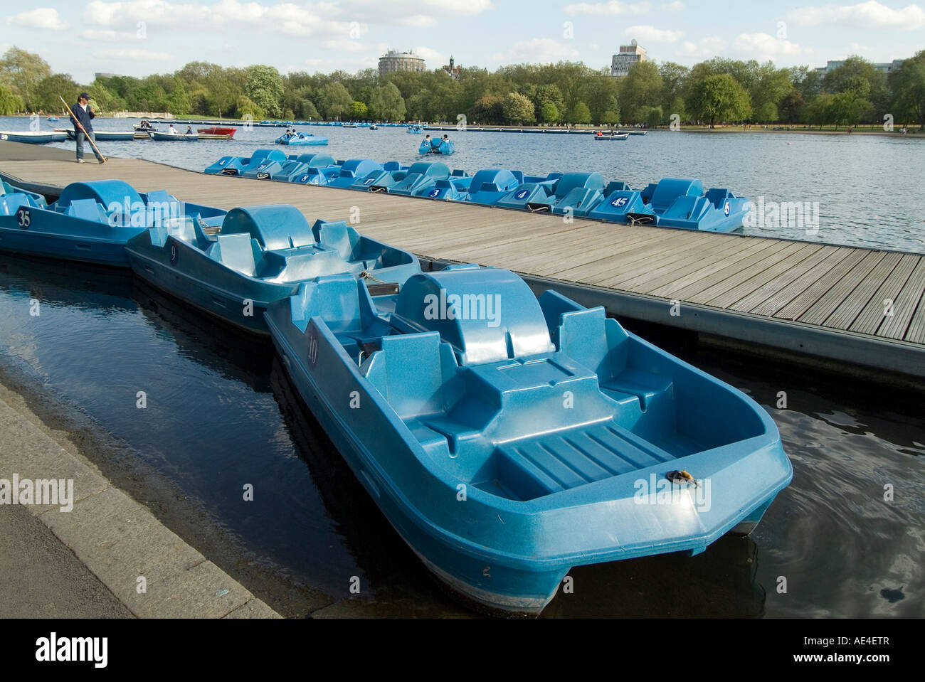 Serpentine hyde park pedalo hires stock photography and images Alamy