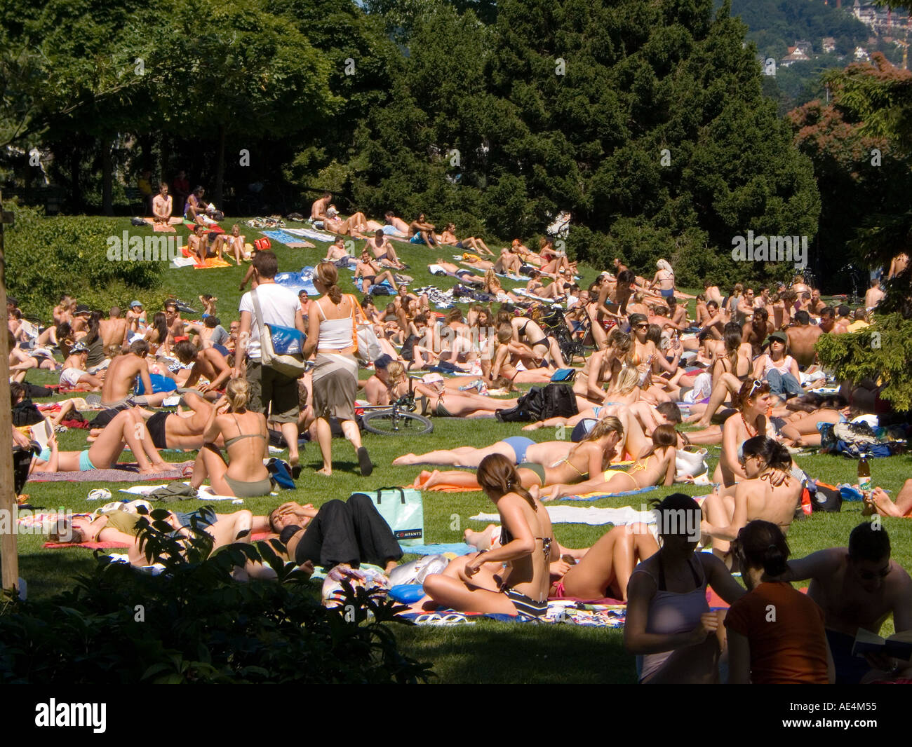 Switzerland Zurich people sunbathing near Zuri lake Stock Photo