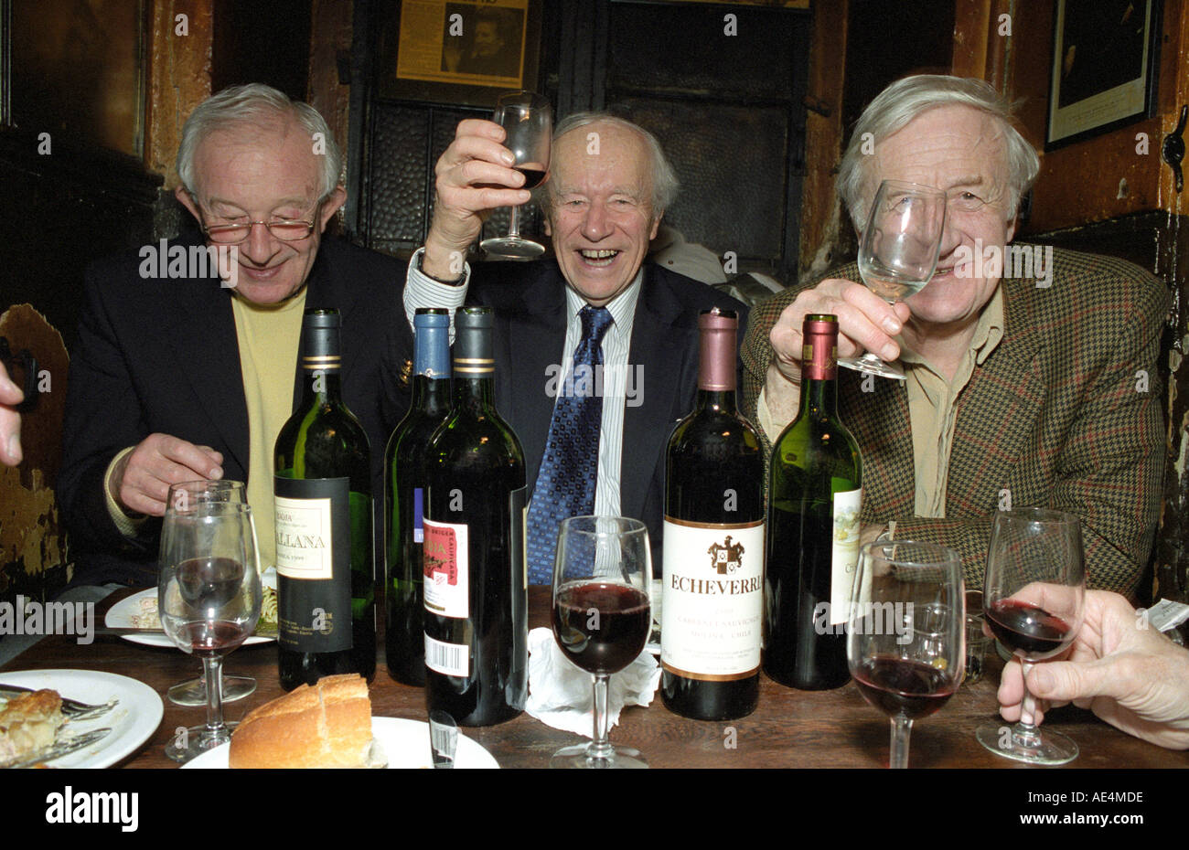 men at Gordons wine bar Villiers Street London celebrating Stock Photo