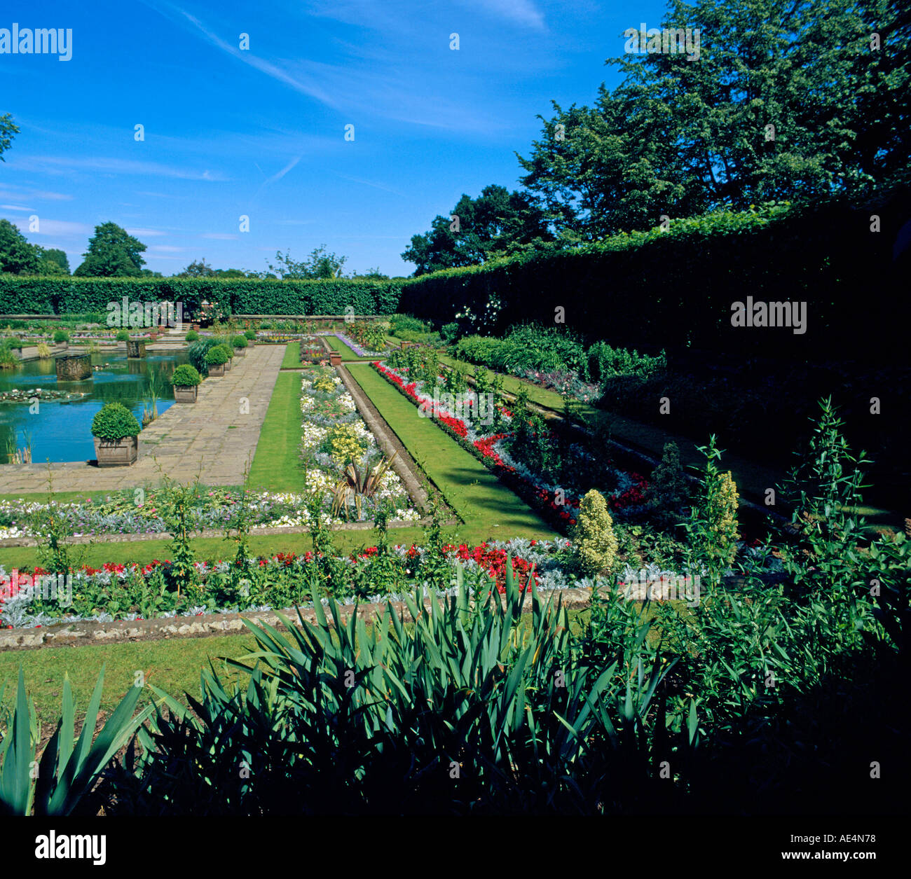 Gardens of Kensington Palace with pond London W8 England Stock Photo