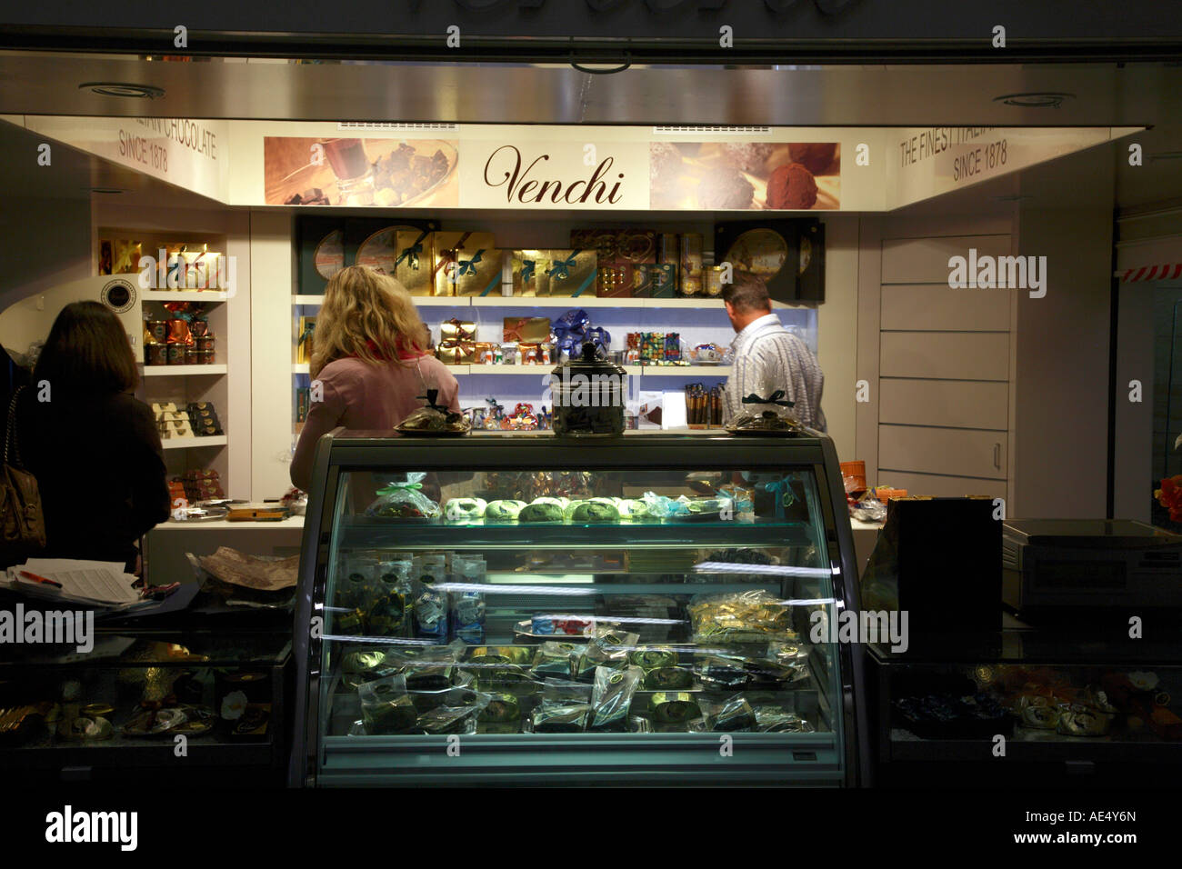 Chocolates duty free shop hi-res stock photography and images