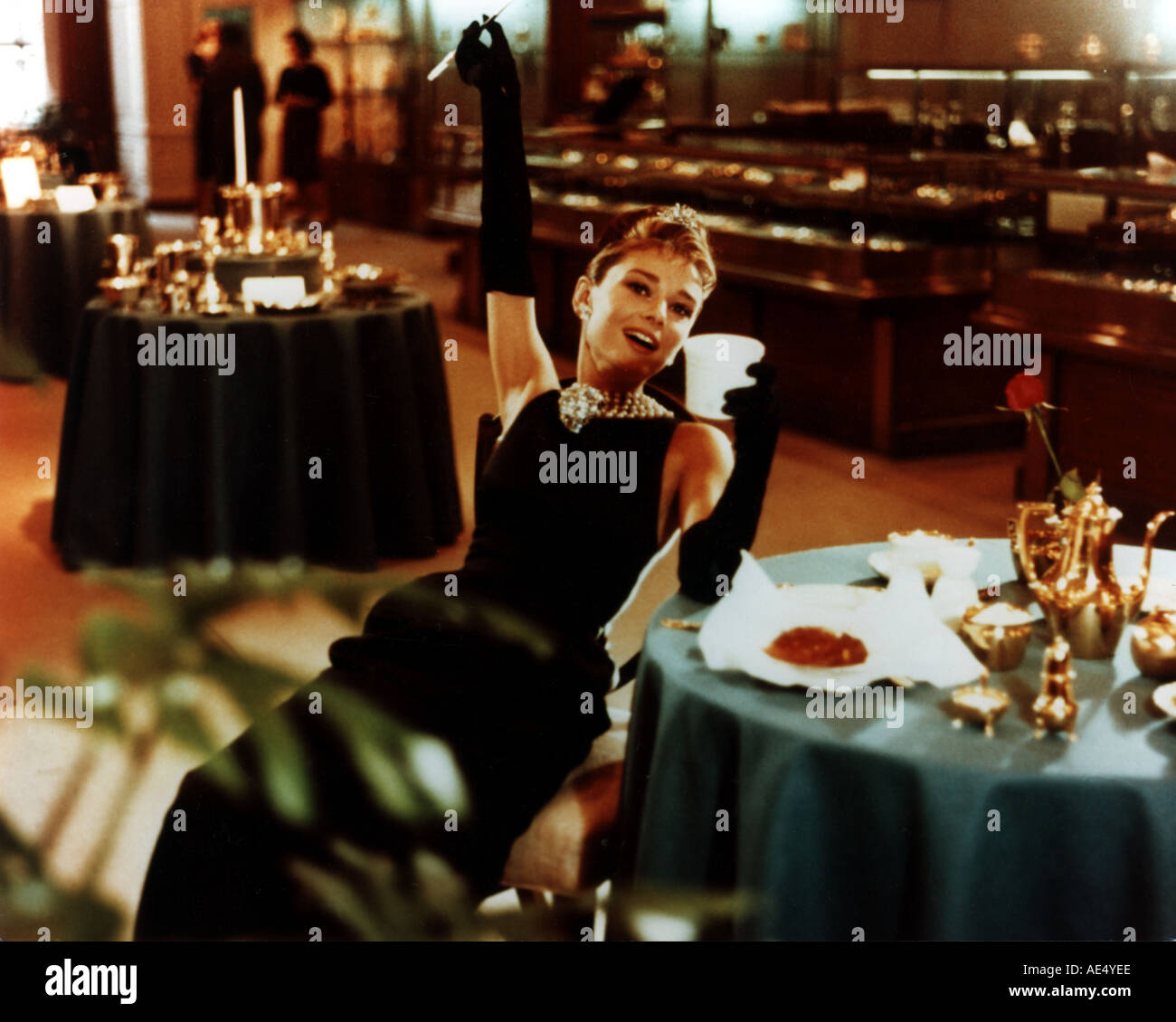 Audrey hepburn breakfast at tiffany hi-res stock photography and images ...