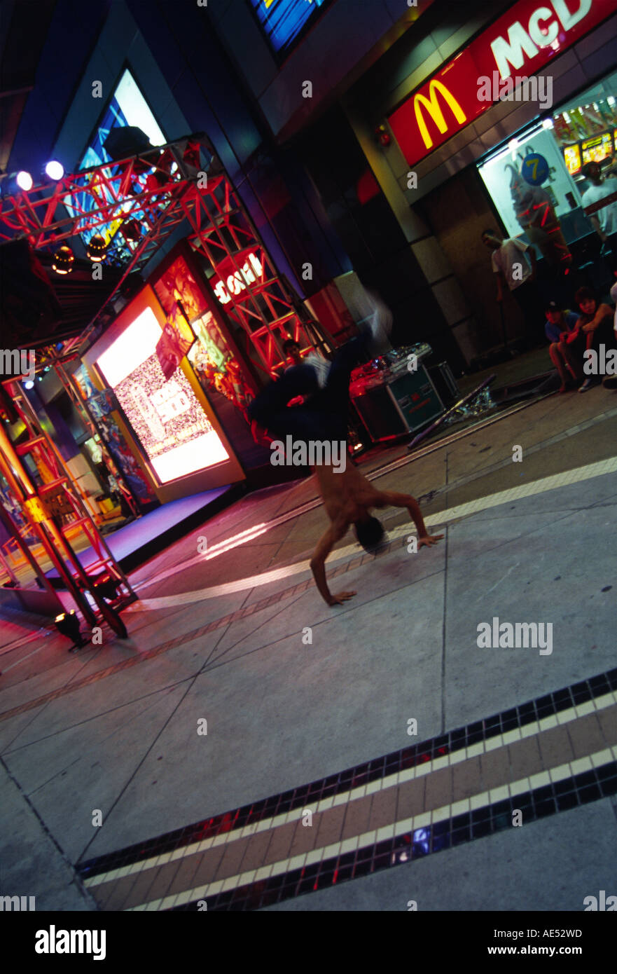 Hip hop Dancing at MBK shopping center Bangkok 2004 Stock Photo