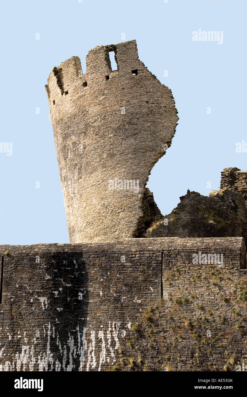 Leaning tower dating from 13th century, with arrow slits, Caerphilly Castle, Mid Glamorgan, Wales, United Kingdom, Europe Stock Photo