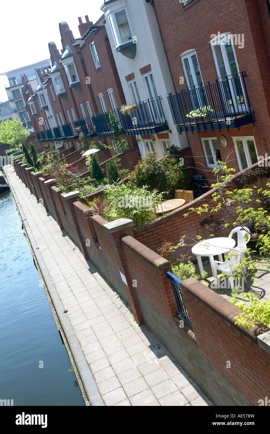 New Canalside housing development, Symphony Court, in Birmingham Stock
