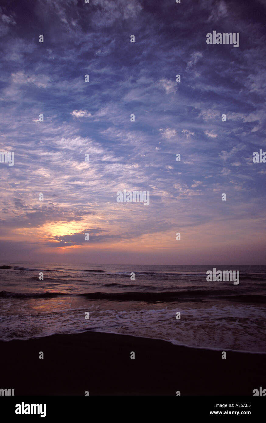 Stratocumulus clouds sea hi-res stock photography and images - Alamy