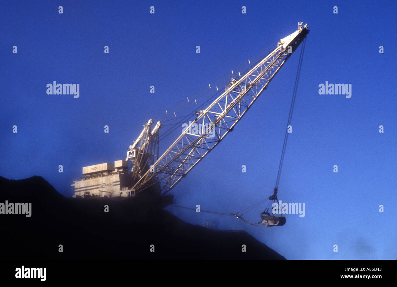 open cut strip mine Curragh Queensland Australia 1734 Stock Photo - Alamy