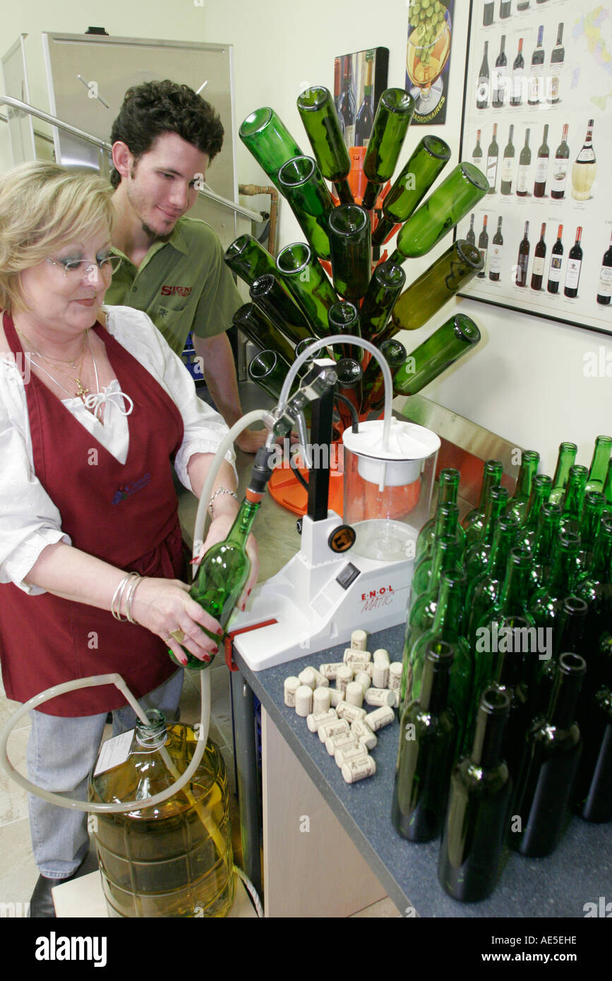Chesapeake Virginia,Carafe Wine Makers,winemaking class,student students education pupil pupils