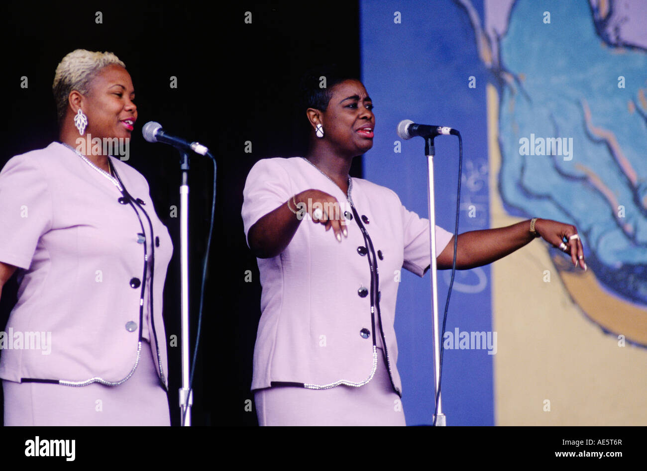 JOHNNIE TAYLORS backup singers MONTEREY BAY BLUES FESTIVAL CALIFORNIA