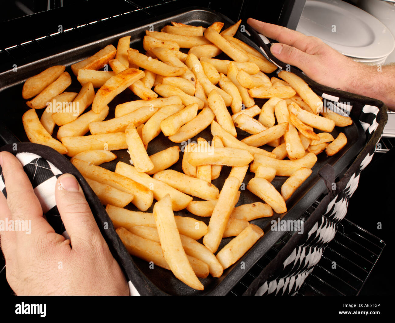 MAN COOKING CHIPS Stock Photo - Alamy