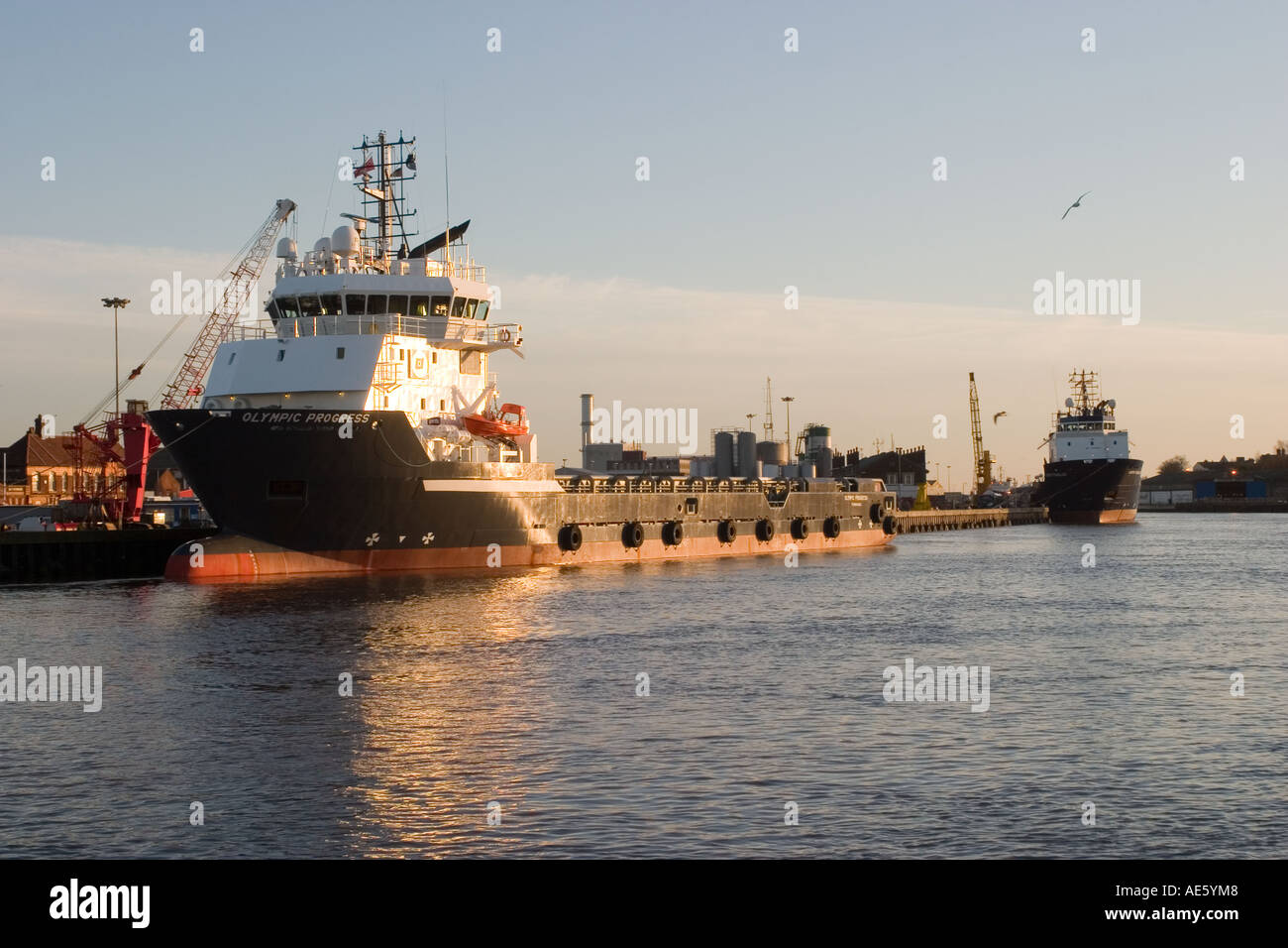 Great Yarmouth River & boats Stock Photo Alamy