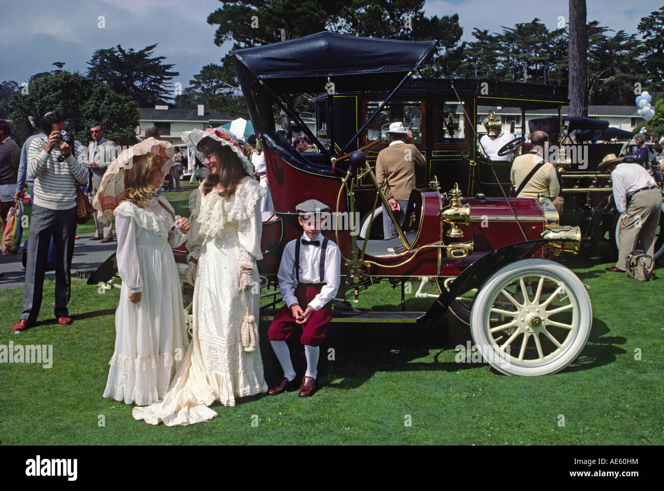 Attendees in period dress next to their 1900 PACKARD at the CONCOURSE D ELEGANCE PEBBLE BEACH CALIFORNIA Stock Photo