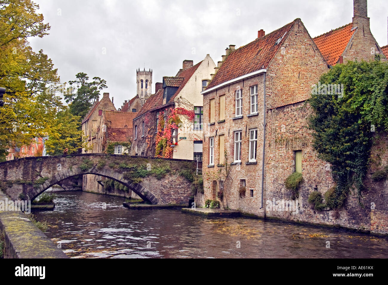 Peerdenbrug a bridge over the Groenrei canal in Brugge Stock Photo Alamy