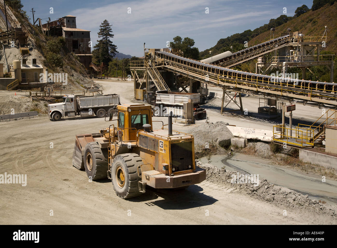 Caterpillar trucks hires stock photography and images Alamy