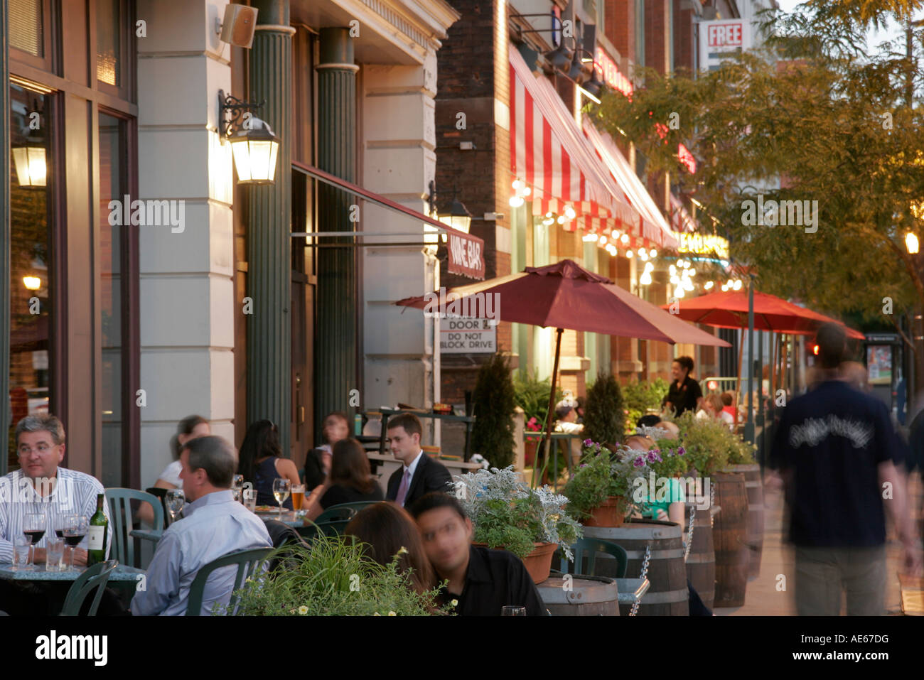 Warehouse district cleveland nightlife hires stock photography and