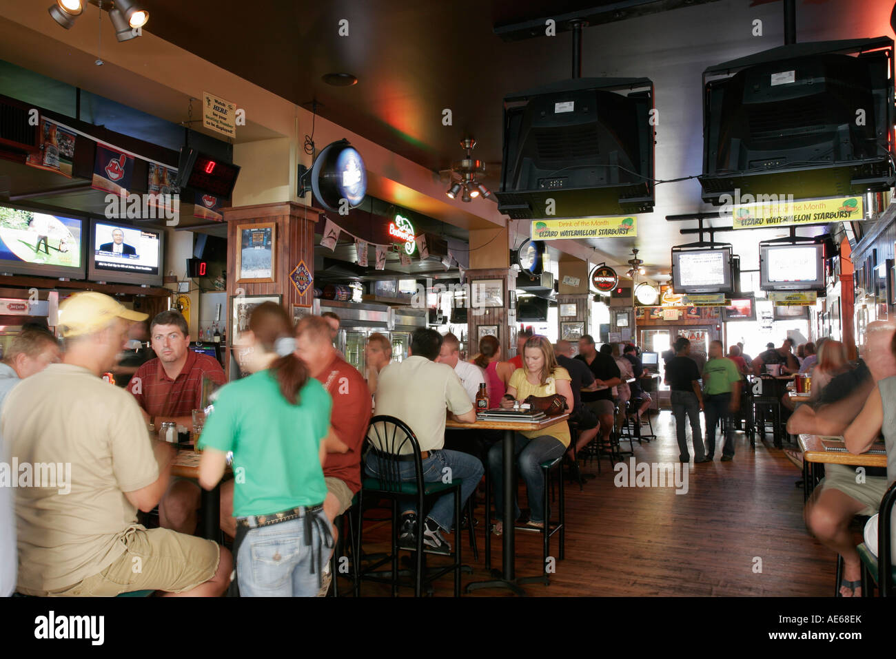 Cleveland Ohio,The Winking Lizard,restaurant restaurants food dining