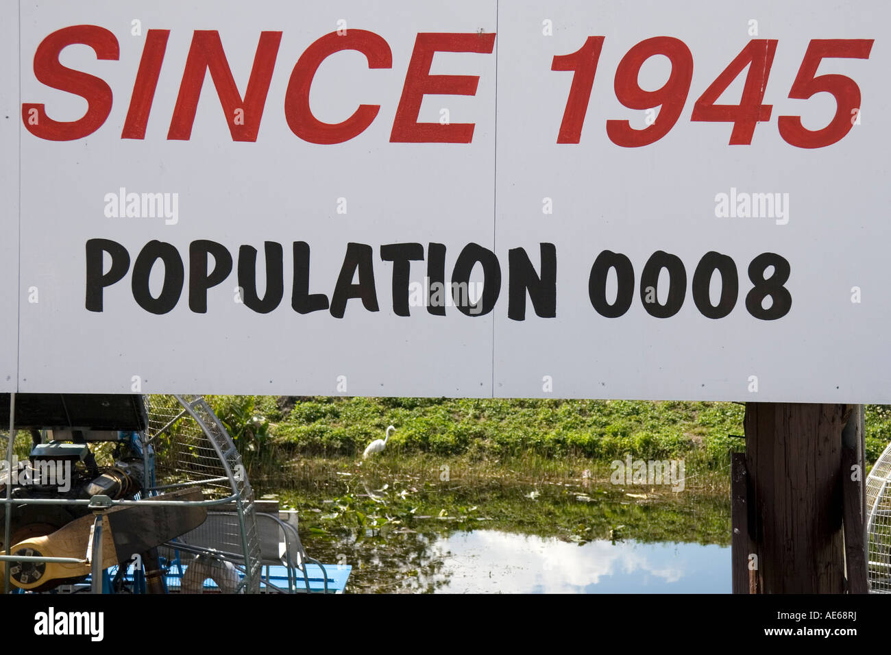 Population sign hi-res stock photography and images - Alamy