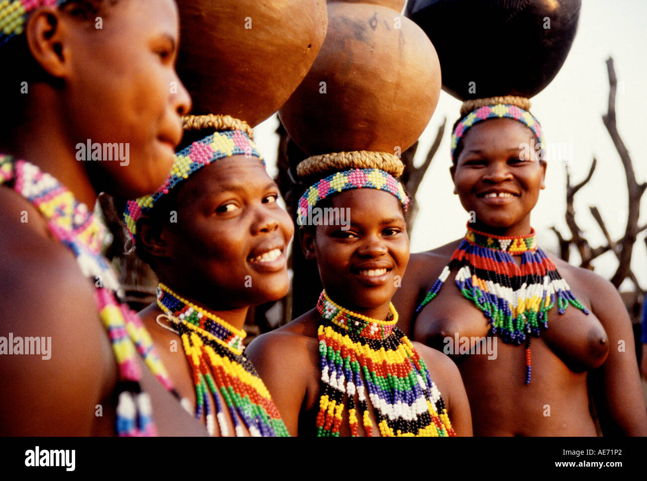 Zulu maidens carrying pots on heads at Shakaland in KwaZulu Natal, South Africa Stock Photo