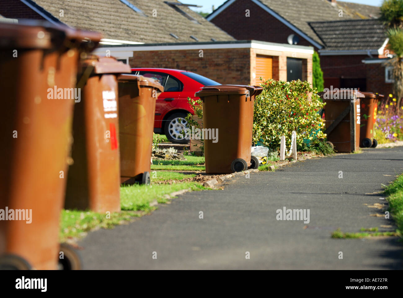 Wheelie bins pavement lined hi-res stock photography and images - Alamy