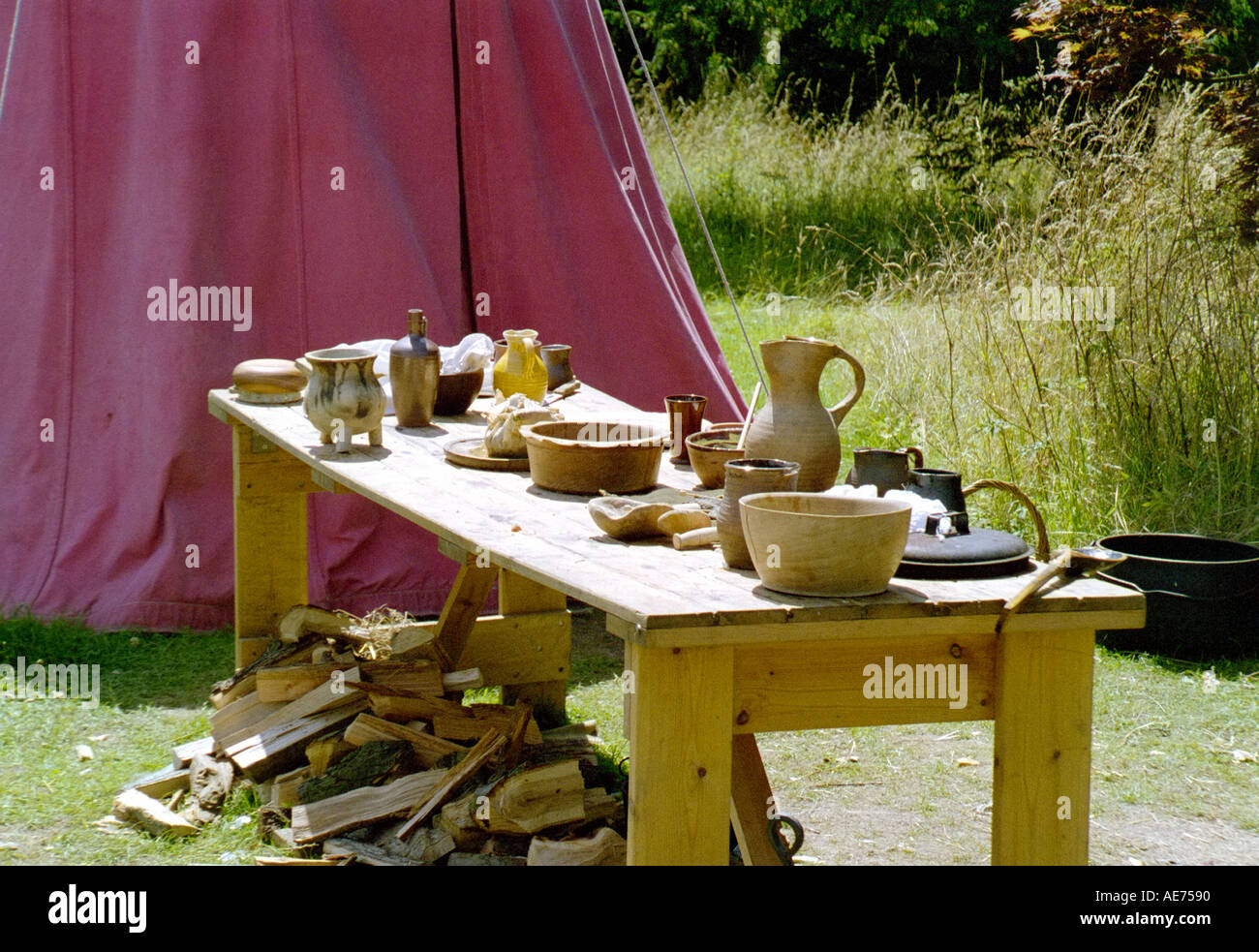 Medieval table hi-res stock photography and images - Alamy