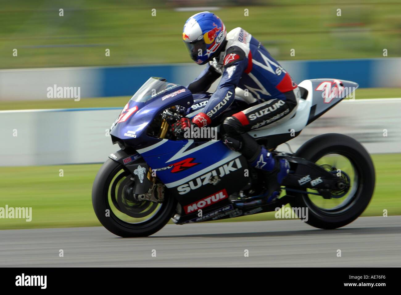 John Hopkins Suzuki rsv1000 hard on the brakes at Speed in 2003 British