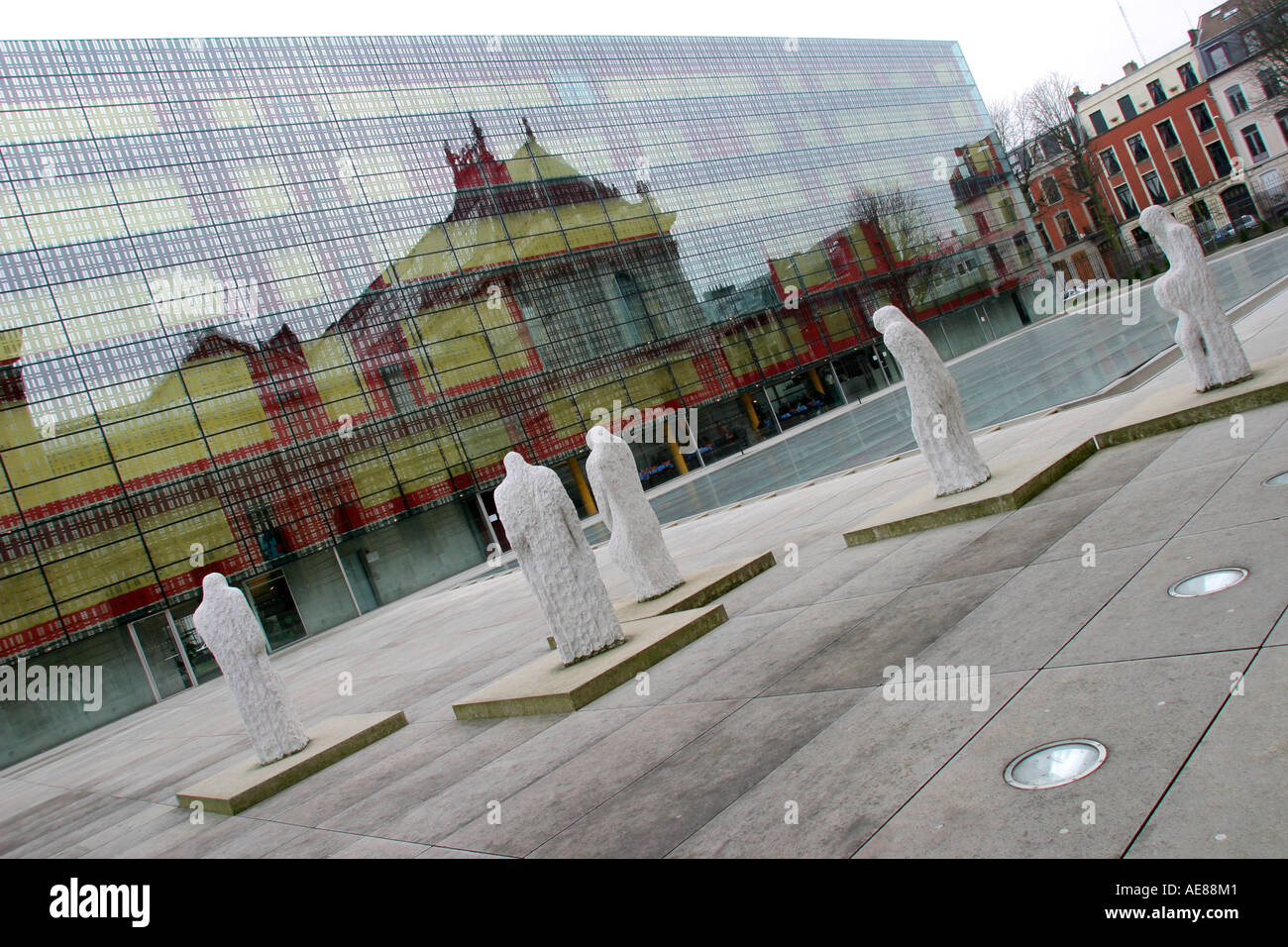 Palais des Beaux-Arts courtyard sculptures with glass fronted administration and restaurant building, Lille, France. Stock Photo