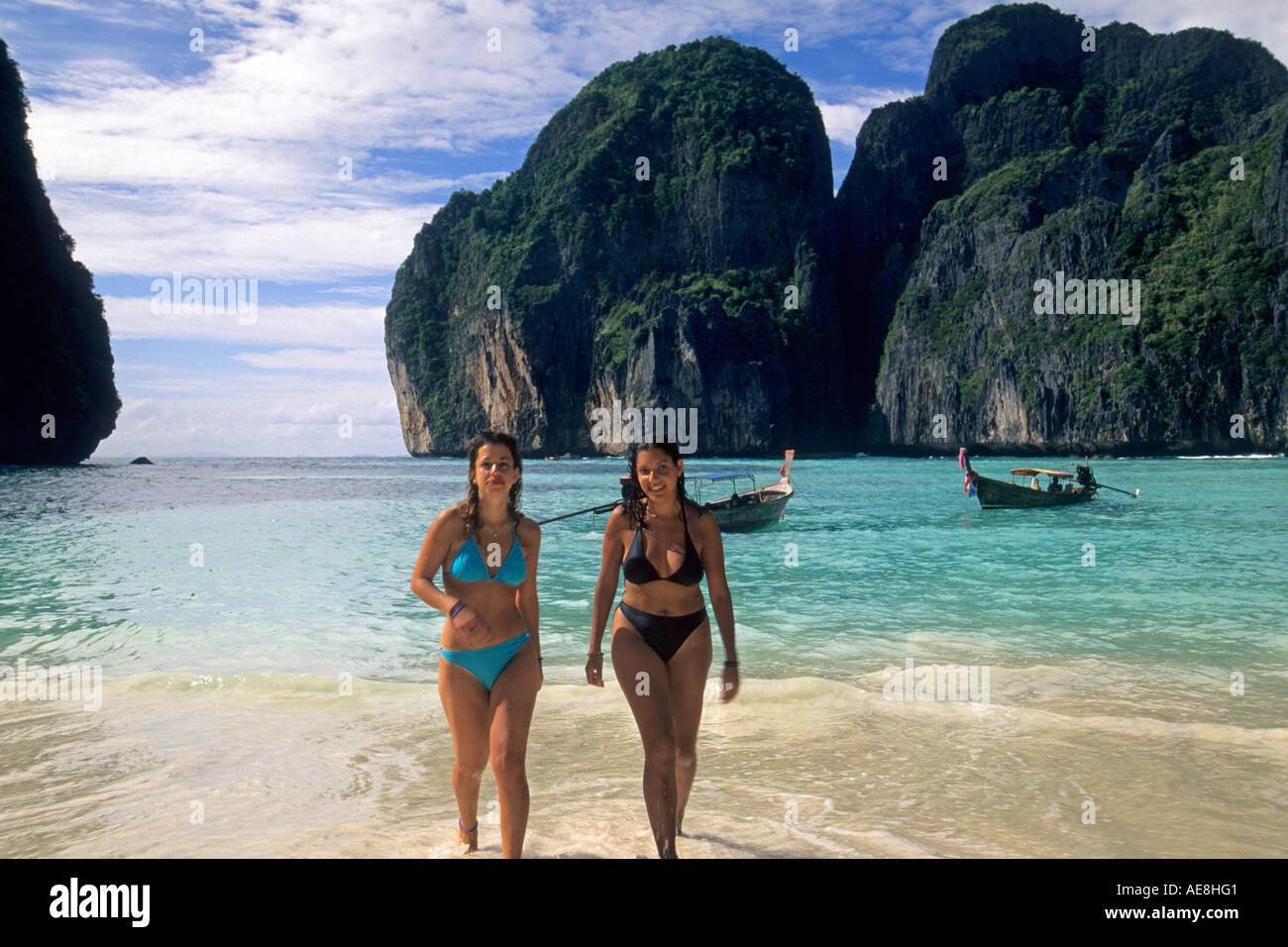Тайланд стоит ли ехать отдыхать. Остров Джеймса Бонда в Тайланде фото. Пхи-Пхи Таиланд девушка. Таиланд туристы. Пхукет девушки.