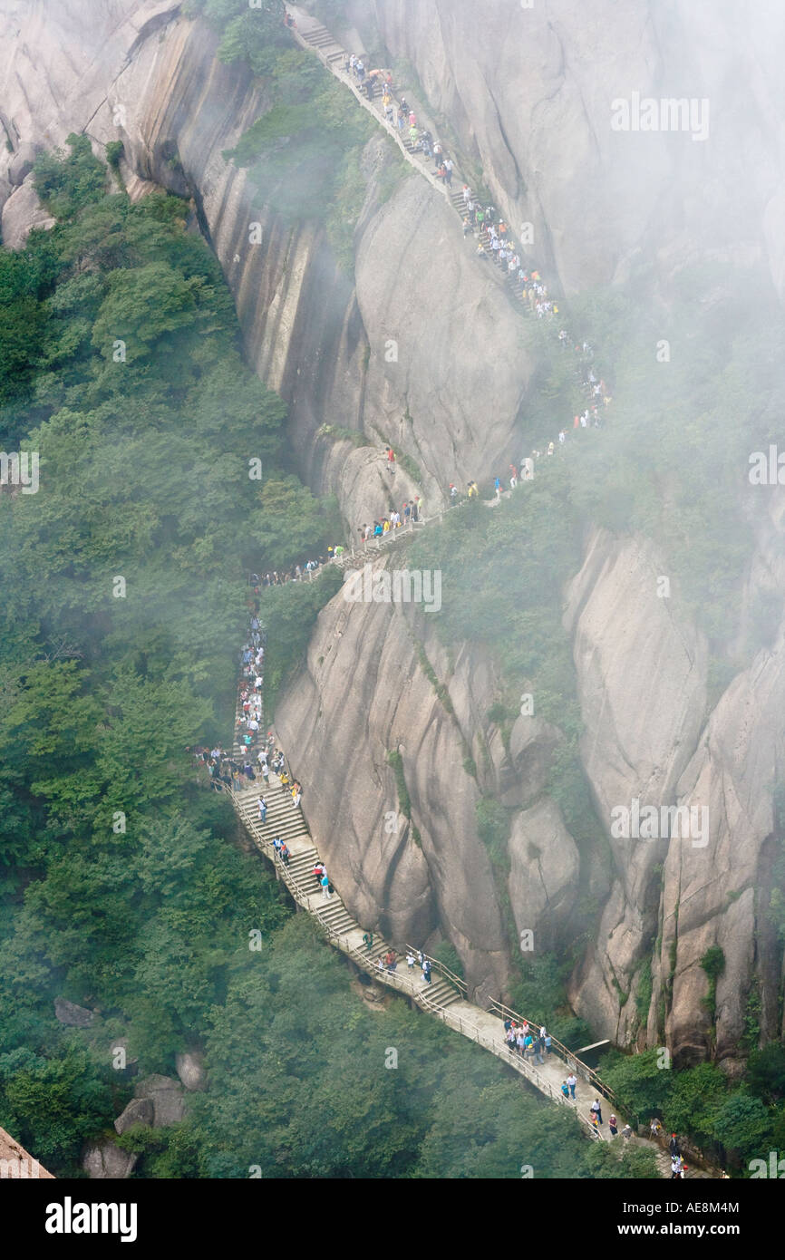 File:Steep steps downhill at Huangshan.jpg - Wikipedia