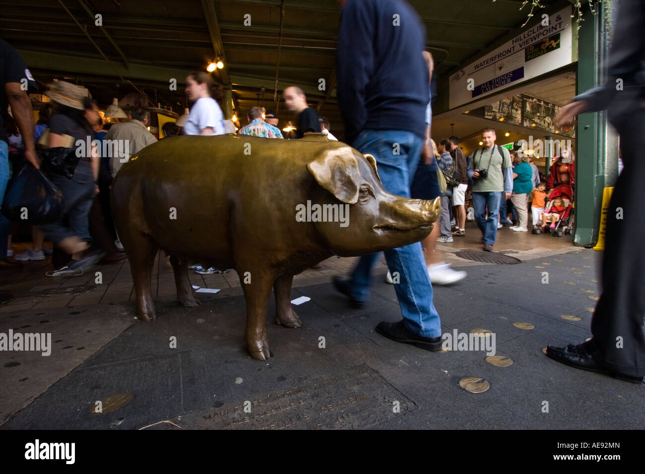 Market seattle pig shopper hires stock photography and images Alamy
